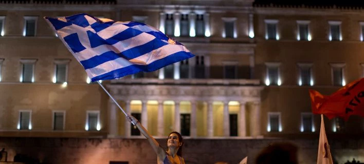 TAZ: Αδύνατη η εξόφληση του υπέρογκου ελληνικού χρέους – Τα χρέη προπαππούδων έπεσαν στις πλάτες των δισέγγονων